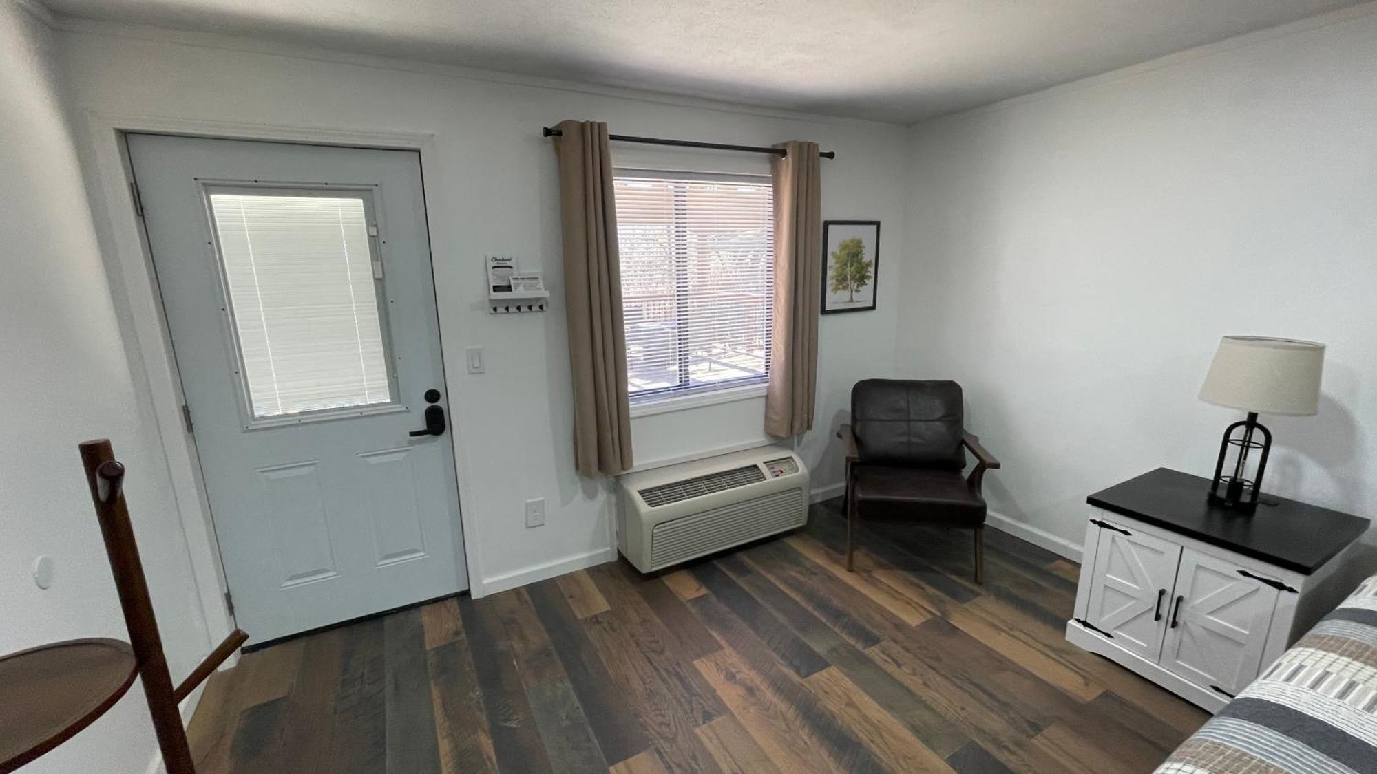 Deluxe King Suite